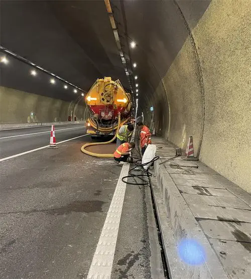 苏家屯隧道排水渠清淤